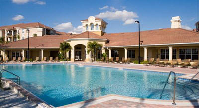 Vista Cay at Harbor Square Clubhose and Pool